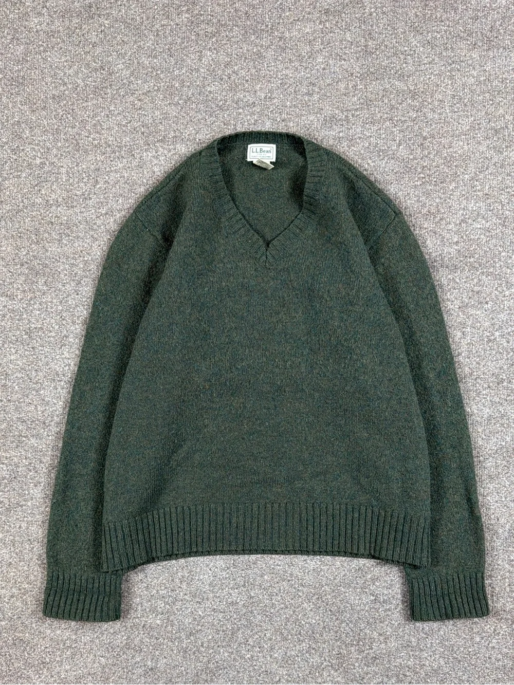 LL Bean Heather Green V-Neck Long Sleeve 100% Wool Sweater Men’s Large Vintage